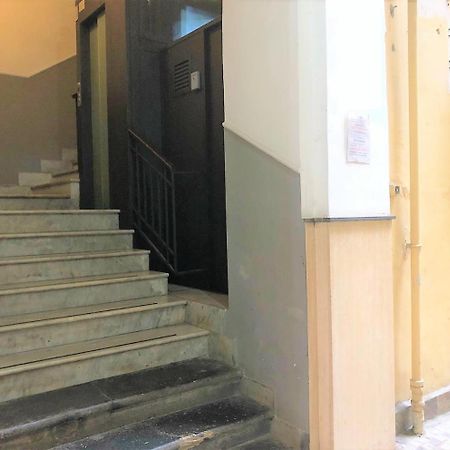 Case Vacanze " Il Duomo" Napoli Bagian luar foto