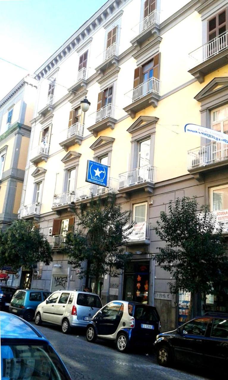 Case Vacanze " Il Duomo" Napoli Bagian luar foto