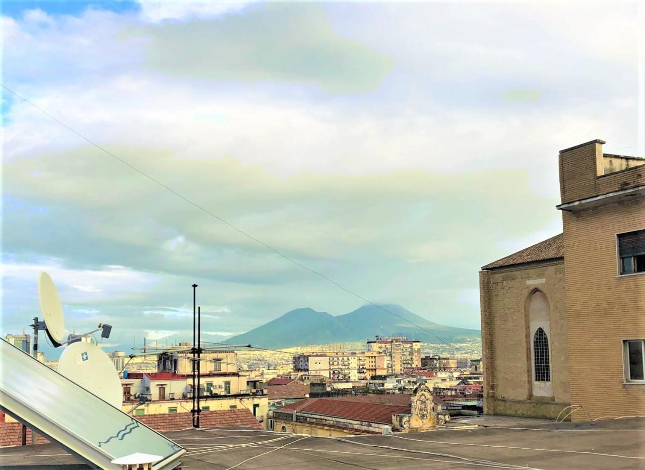 Case Vacanze " Il Duomo" Napoli Bagian luar foto