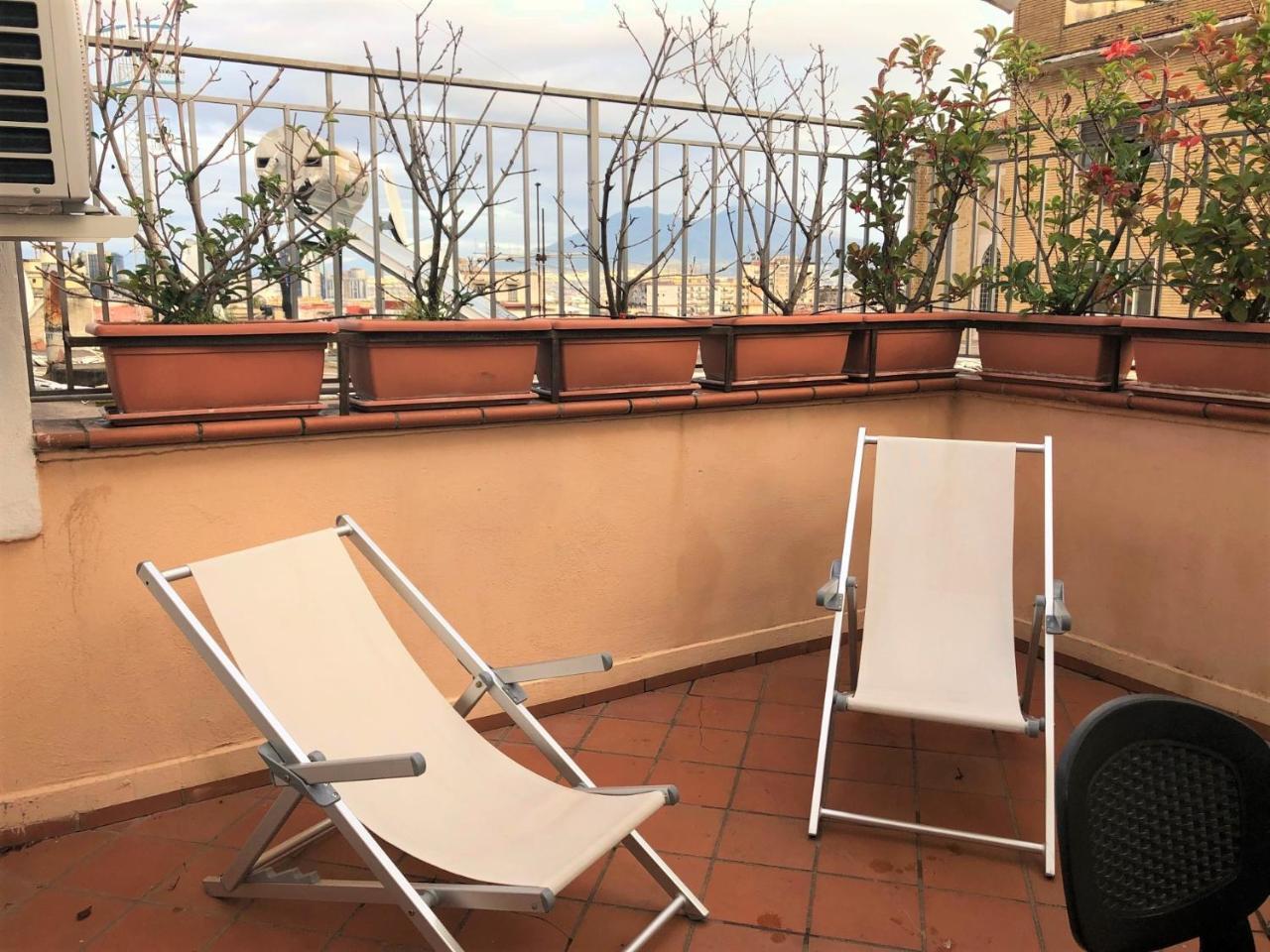 Case Vacanze " Il Duomo" Napoli Bagian luar foto