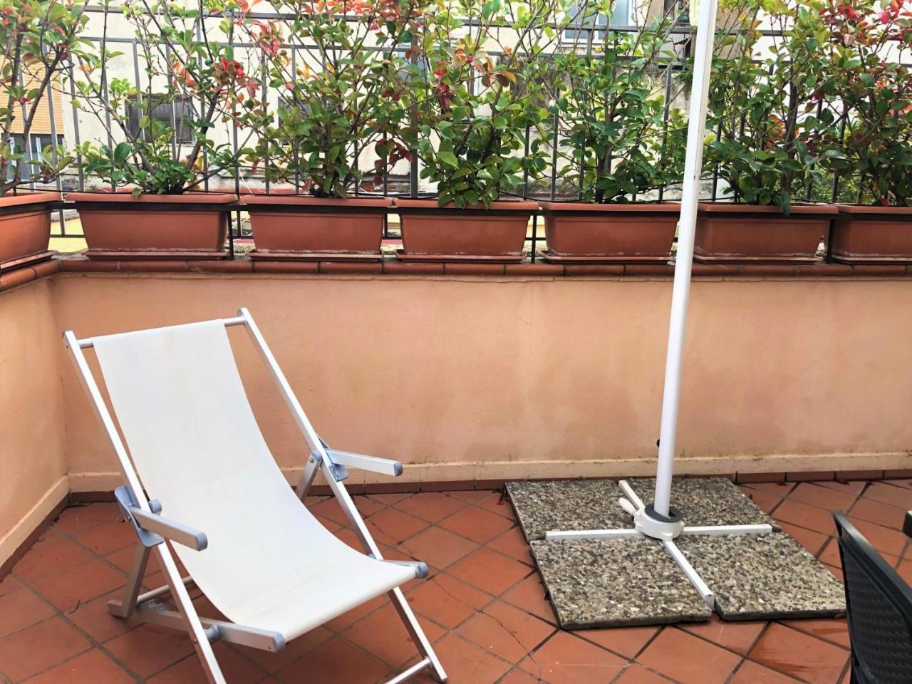 Case Vacanze " Il Duomo" Napoli Bagian luar foto