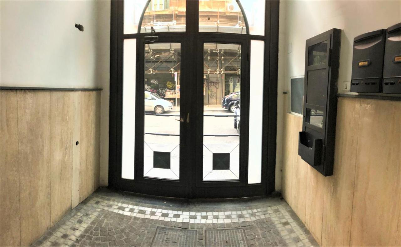 Case Vacanze " Il Duomo" Napoli Bagian luar foto